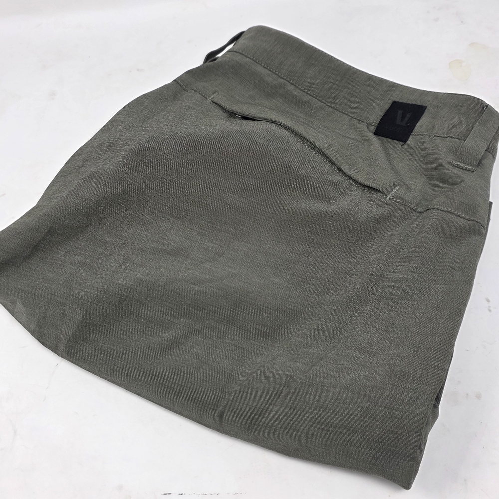 Vuori Aim Shorts Men’s in Gray Chino - Picture 2 of 10